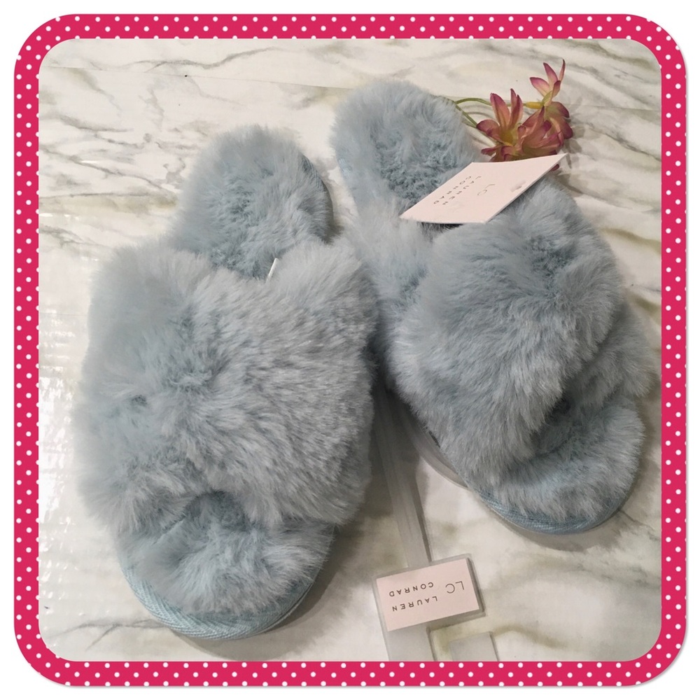 💝 LC LAUREN CONRAD 💝 brand new sky blue house fuzzy slippers/ size 7-8 Medium